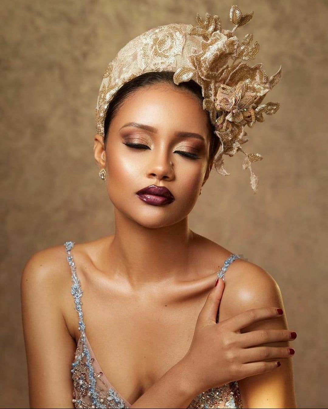 schickmagazine 20201125 085412 25264697067766028017