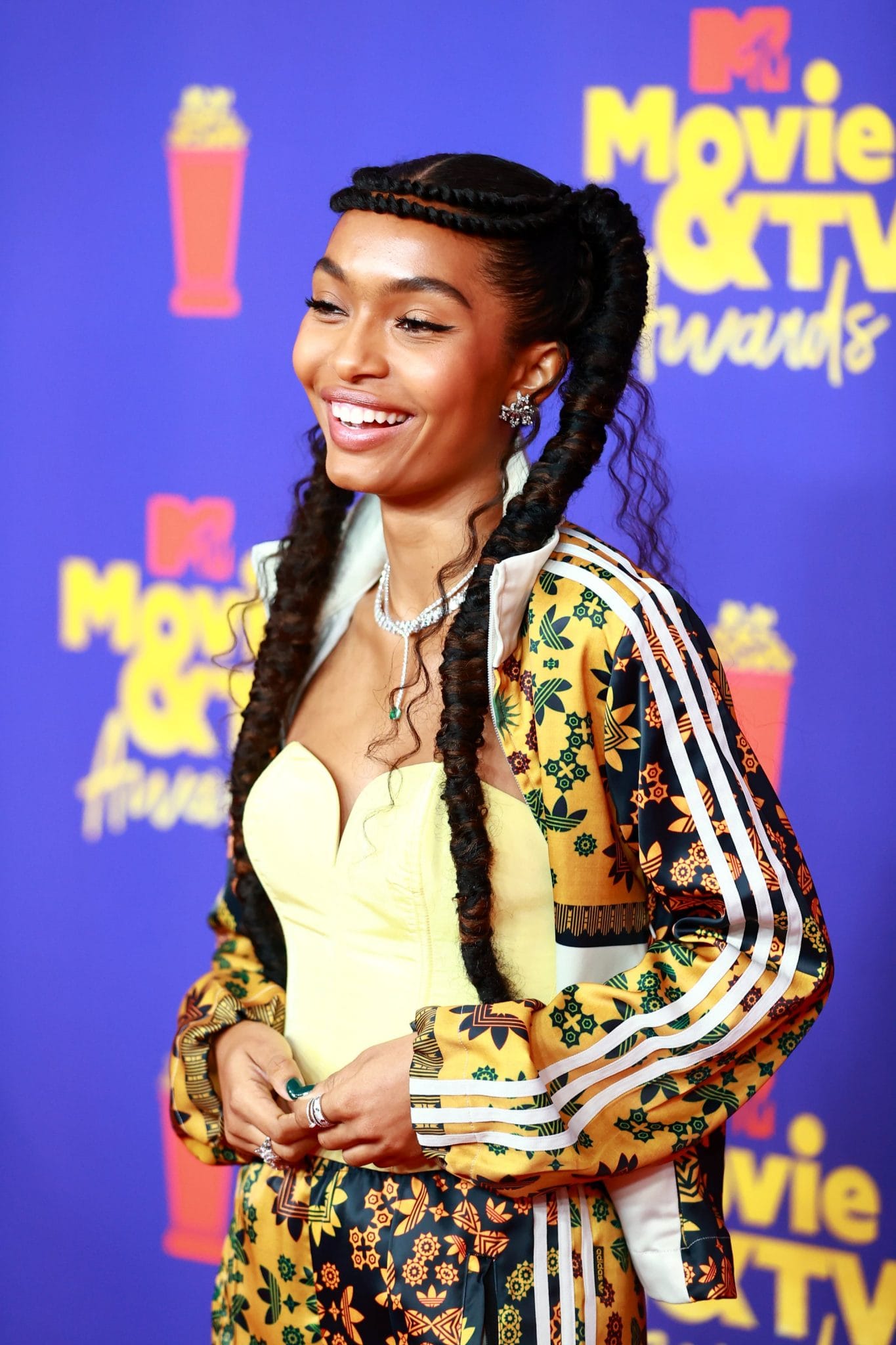 yara shahidi mtv movie tv awards adidas tracksuit28629 scaled