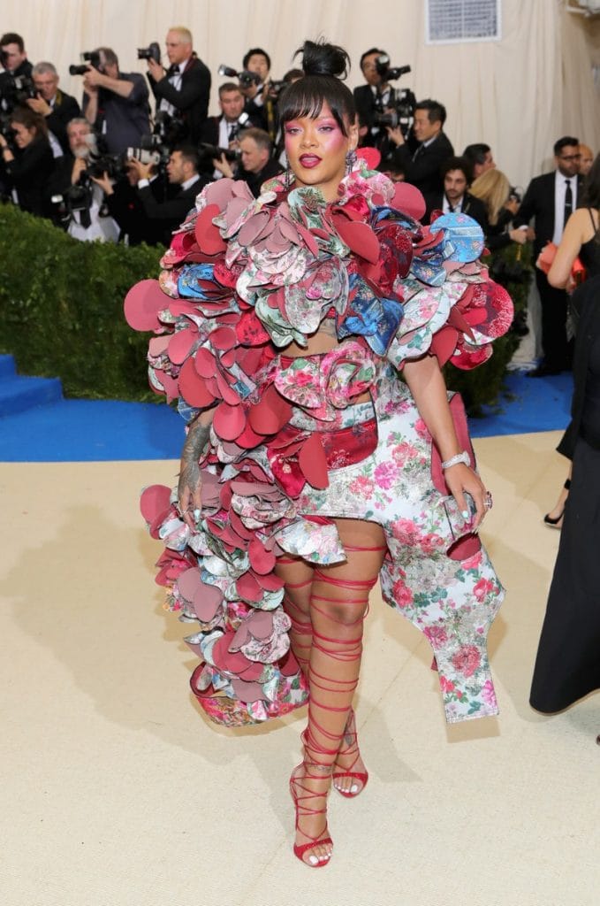 11 looks de gala mais icônicos de todos os tempos 3 icônico met gala parece 2017 rihanna