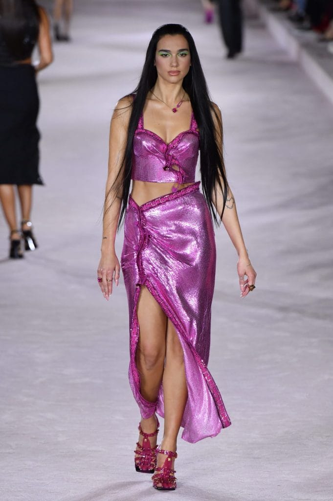 Dua Lipa Made Her Runway Debut at Versace Alongside Supermodel Naomi Campbell 6 image28729