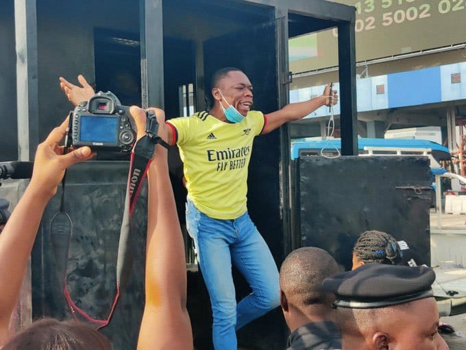 #EndSARSMemorial: Photos of Nigerian Youths at Lekki Tollgate for #EndSARSAnniversary 16 20211021 1139041819718961290522089