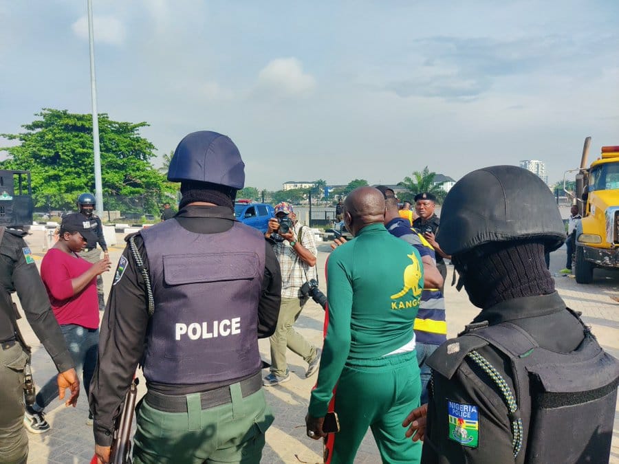 #EndSARSMemorial: Photos of Nigerian Youths at Lekki Tollgate for #EndSARSAnniversary 18 20211021 1140143267096047116541059