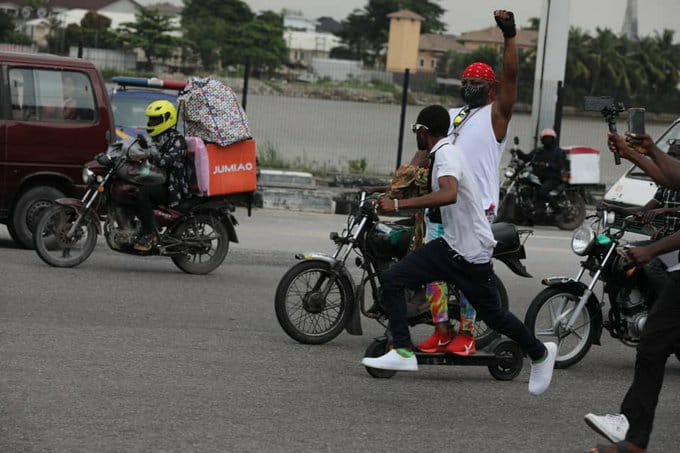 #EndSARSMemorial: Photos of Nigerian Youths at Lekki Tollgate for #EndSARSAnniversary 22 20211021 114049301612755984564134