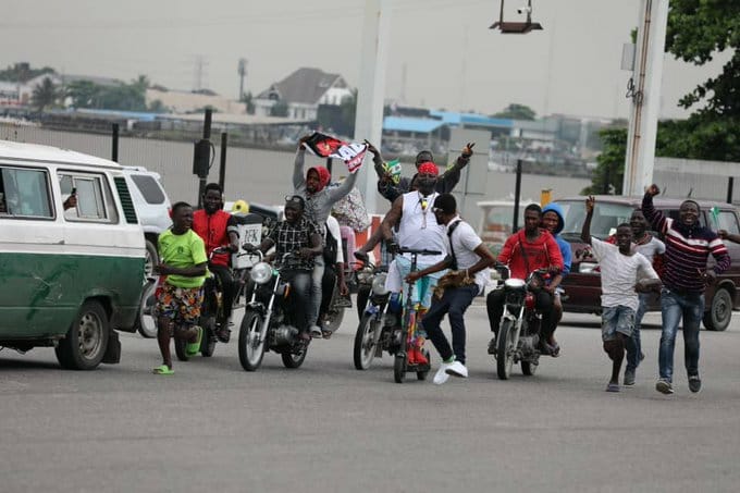#EndSARSMemorial: Photos of Nigerian Youths at Lekki Tollgate for #EndSARSAnniversary 20 20211021 1140516729375166535420389