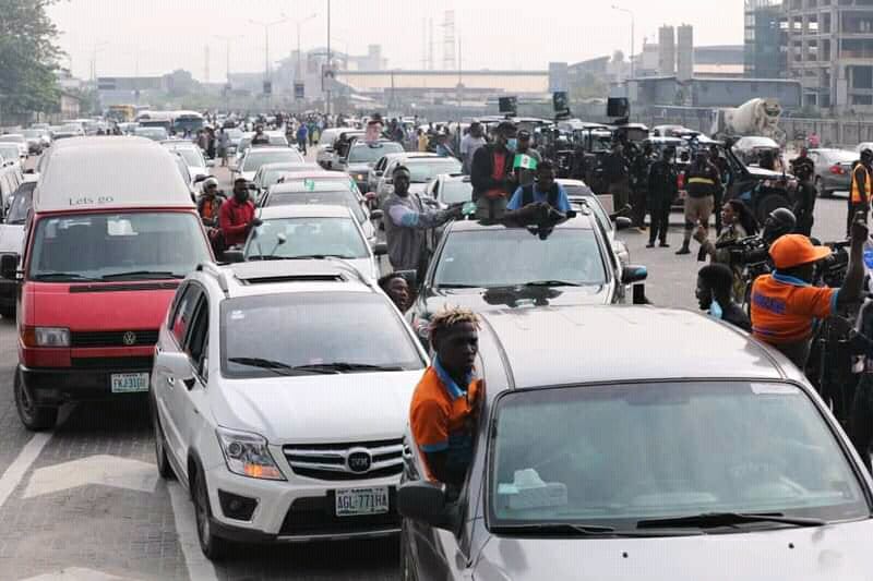 #EndSARSMemorial: Photos of Nigerian Youths at Lekki Tollgate for #EndSARSAnniversary 25 20211021 1210363139154529248160945