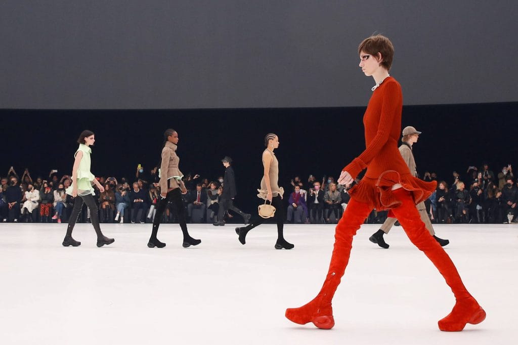 Givenchy Under Fire For Noose-style Necklace Worn at Paris Fashion Week 11 FASHION PARIS GIVENCHY 2 compress63