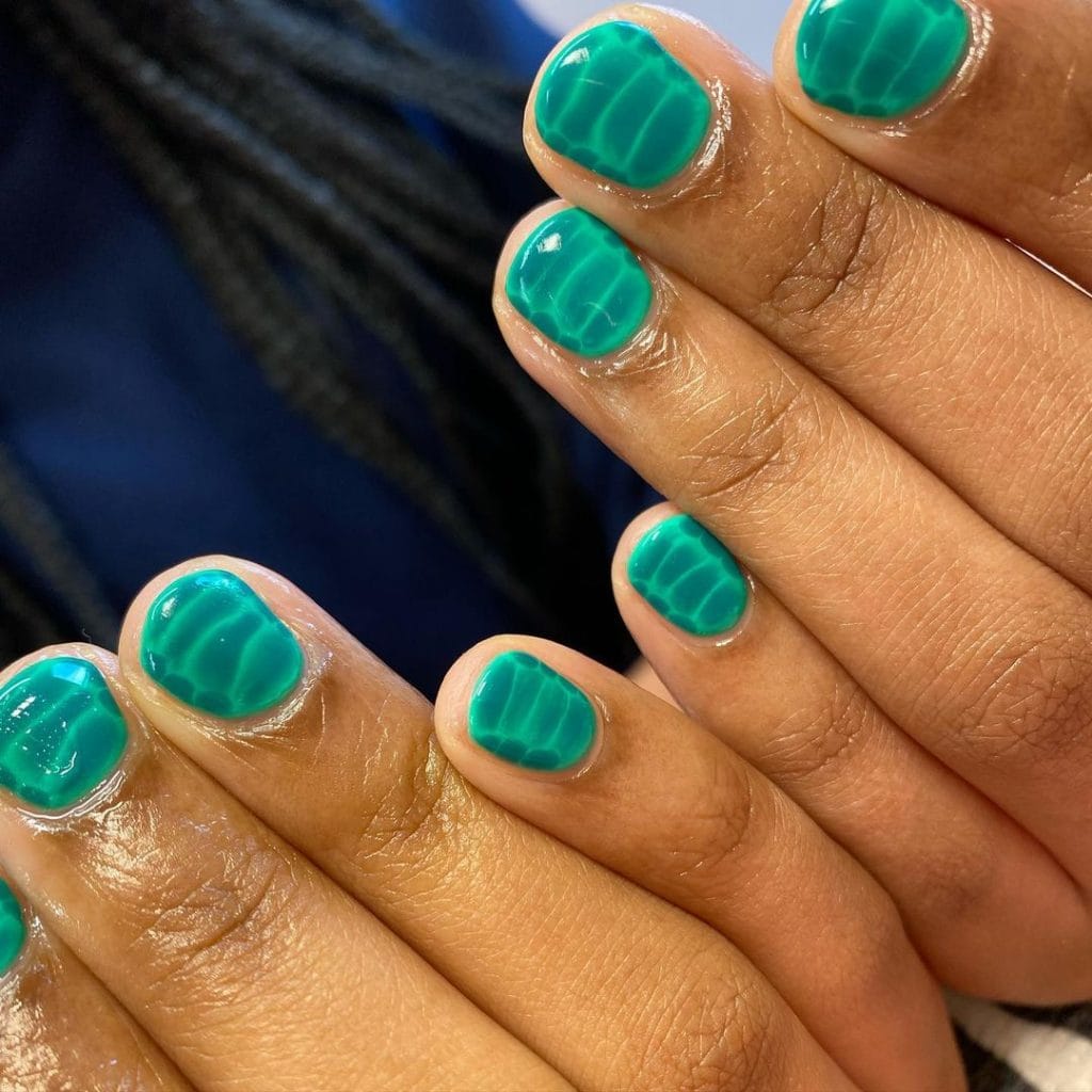 The 'Top Trendiest' Nail Art You Need to do Before The Year Runs out 10 Snakeskin Nail