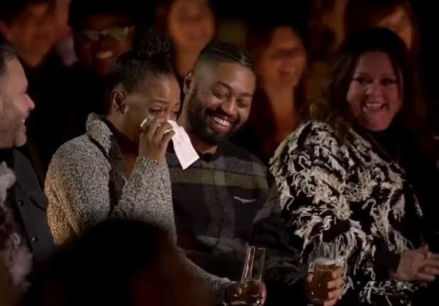 Adele Helps Young Man Propose to his Girlfriend on Stage at Her Concert | Video 3 images288292114424367070527724.