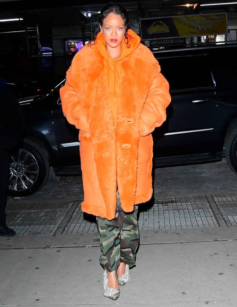 8 Ways Pregnant Rihanna Stylishly Hid Her Baby Bump in Recent Weeks 3 image282296941815227366843480.