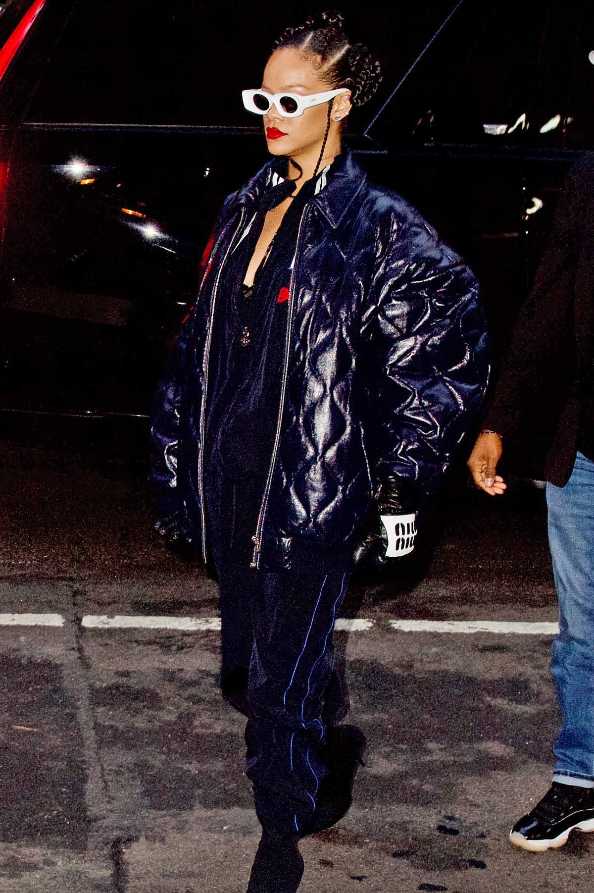 8 Ways Pregnant Rihanna Stylishly Hid Her Baby Bump in Recent Weeks 9 image28829 compress402772661829961200230.