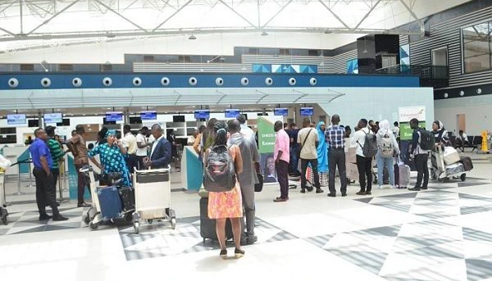 Nigerians in Dubai Airport