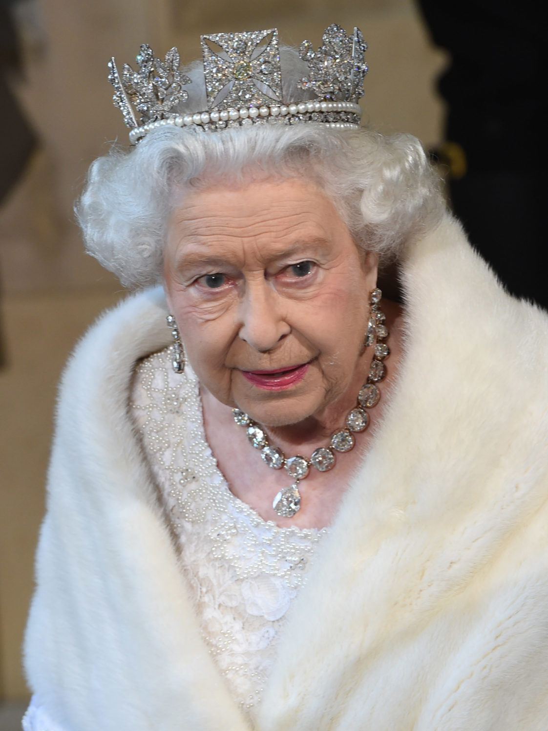Queen Elizabeth 1122x1496 1