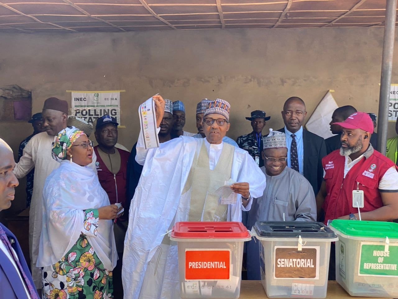 Buhari votes in Daura
