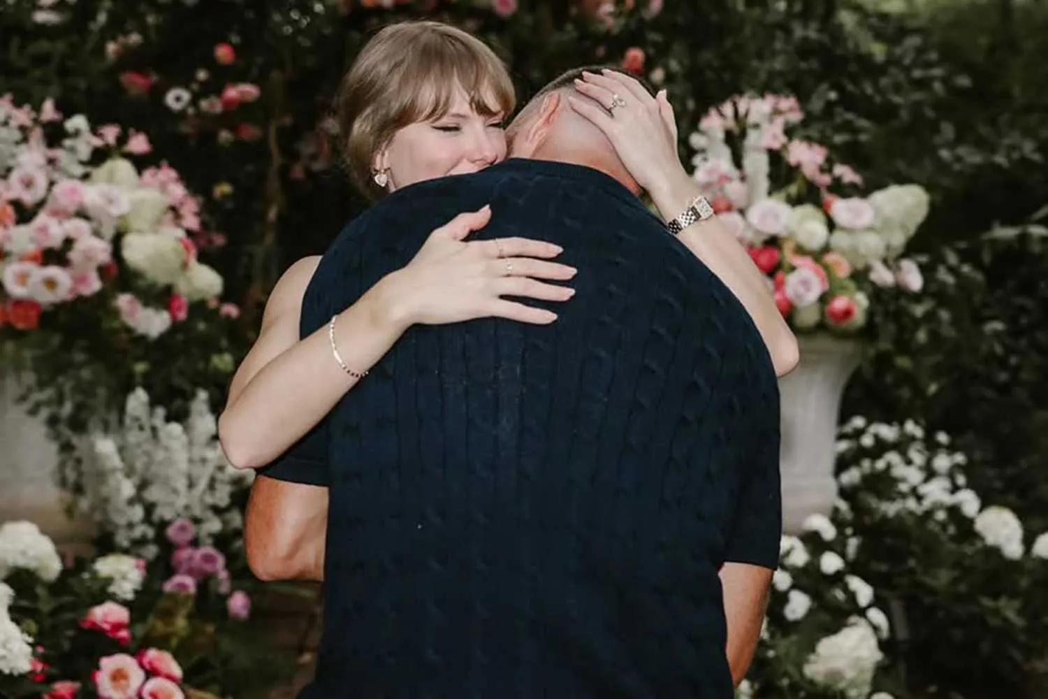 taylor swift travis kelce 04 082625 dd0c5f64b2b14a55adaf90b25cd0aae6