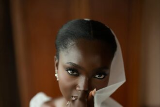 Pure Elegance: This White Wedding Look Redefines Bridal Beauty
