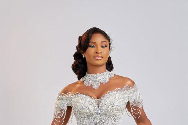 Soft, Bright and Beautiful: This Simple White Bridal Look Is Pure Wedding Perfection