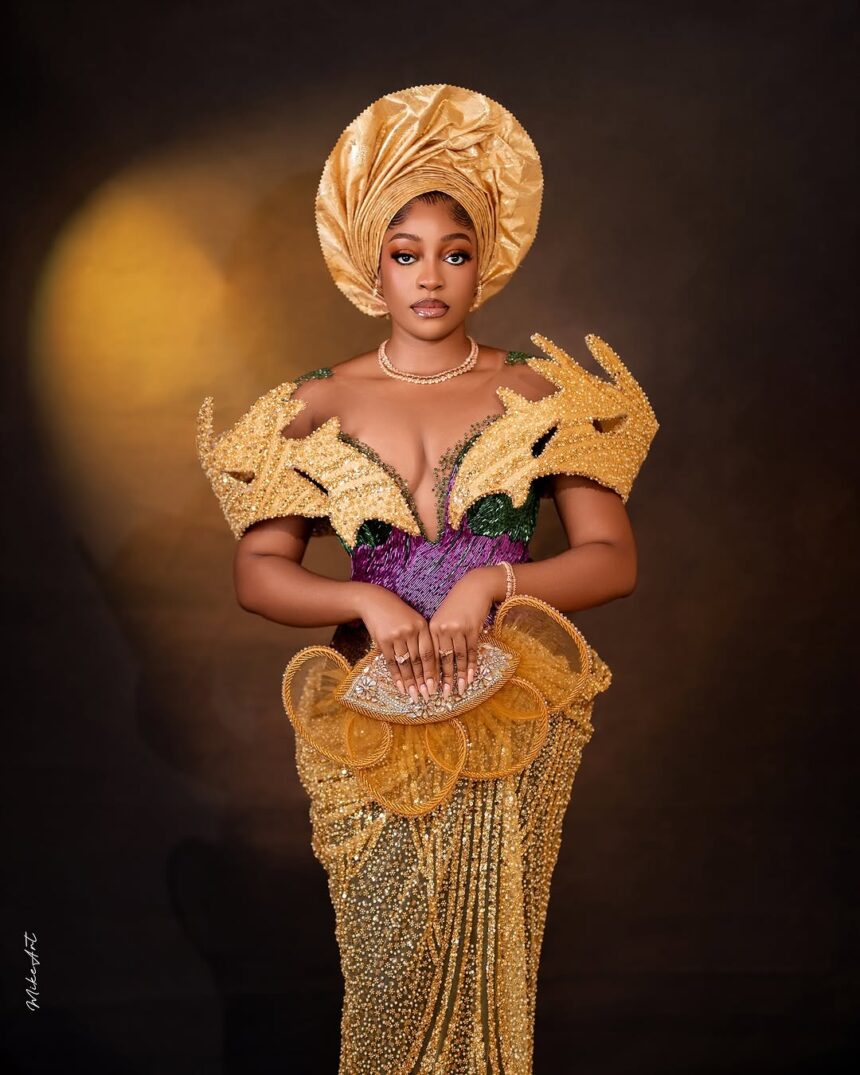 Turn Up the Glam With This Beautiful Traditional Gold Bridal Style