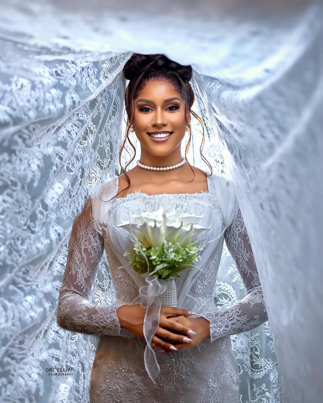 This Stunning White Lace Look Is All You Need to Feel Like a Dream Bride