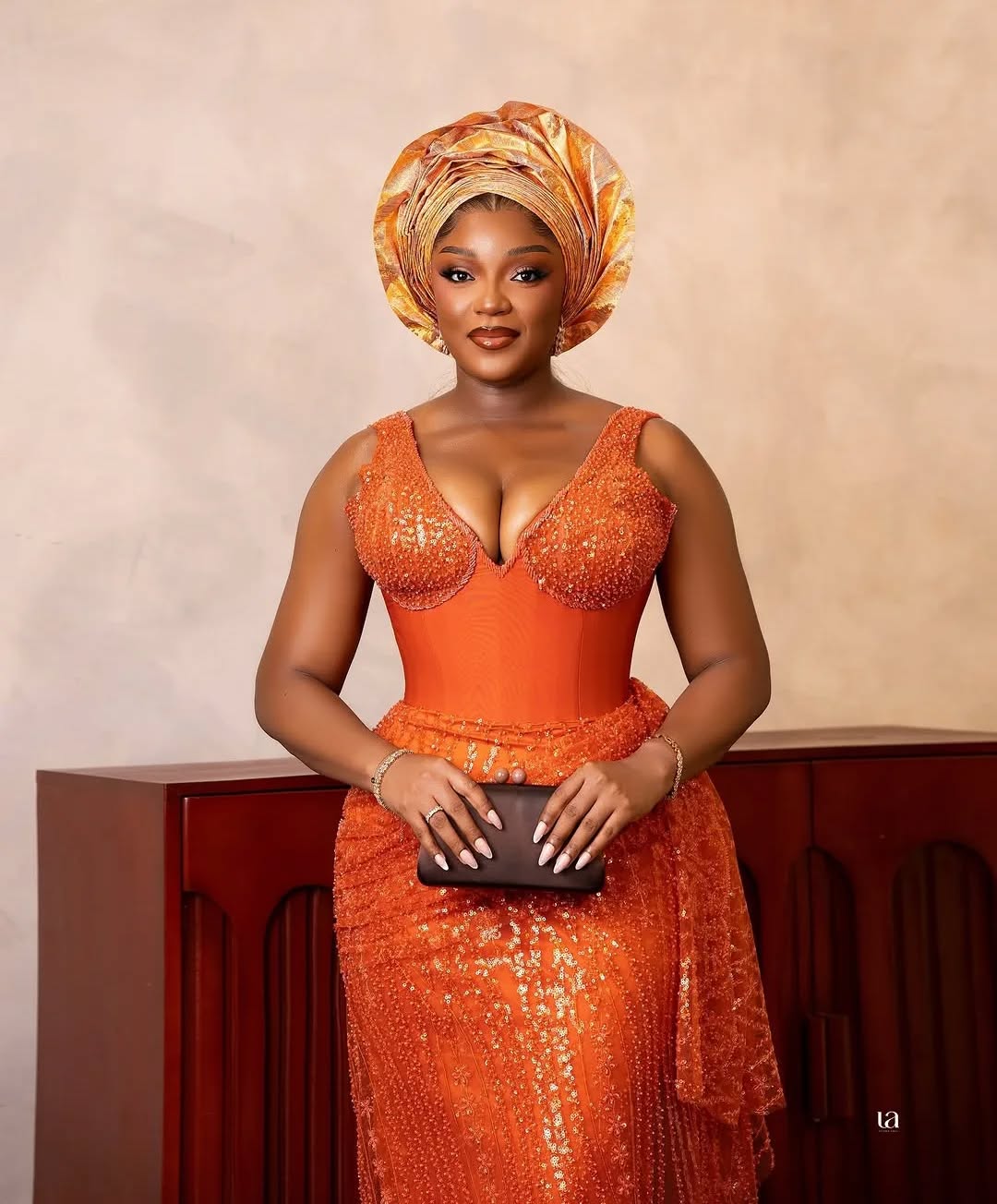 If You Want to Turn Heads at That Wedding, Why Not Try This Stunning Orange Wedding dress