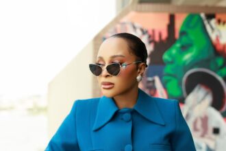 Own Your Next Big Meeting in A Gorgeous Royal Blue Suit Outfit That Does All the Talking
