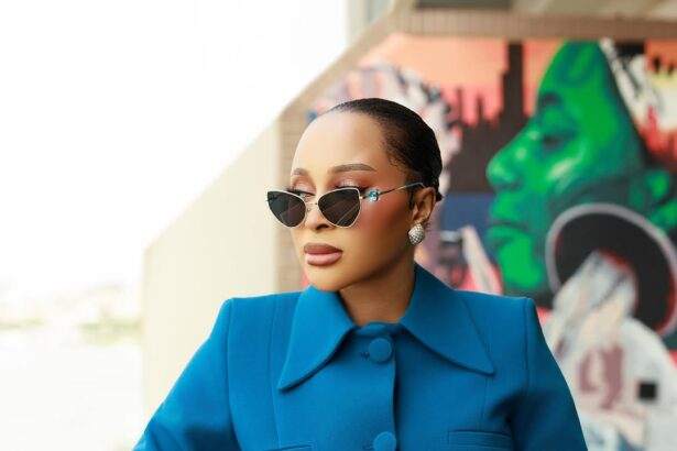 Own Your Next Big Meeting in A Gorgeous Royal Blue Suit Outfit That Does All the Talking